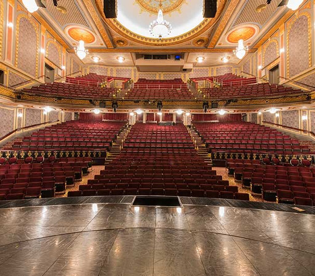 Richard Rodgers Theatre with 8.12.163.8 Meteor historic theater chairs ...