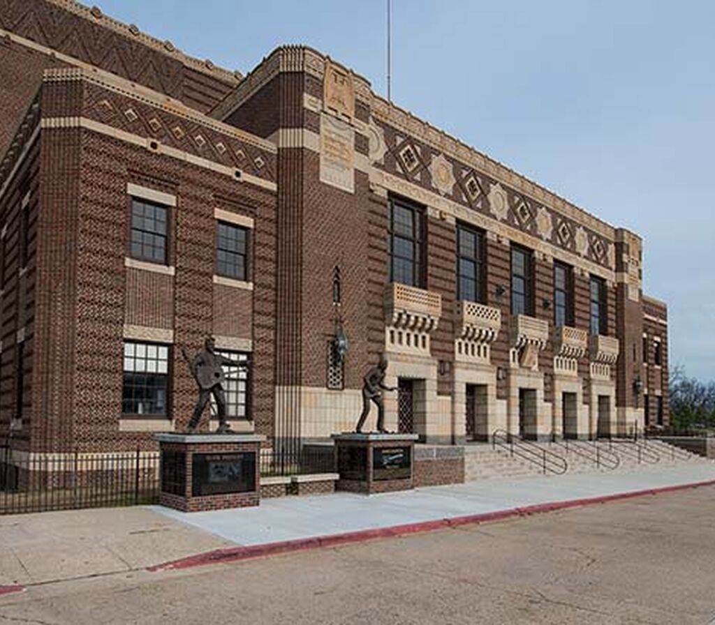 Shreveport Municipal Auditorium With Grand Rapids And Crusader Fixed ...