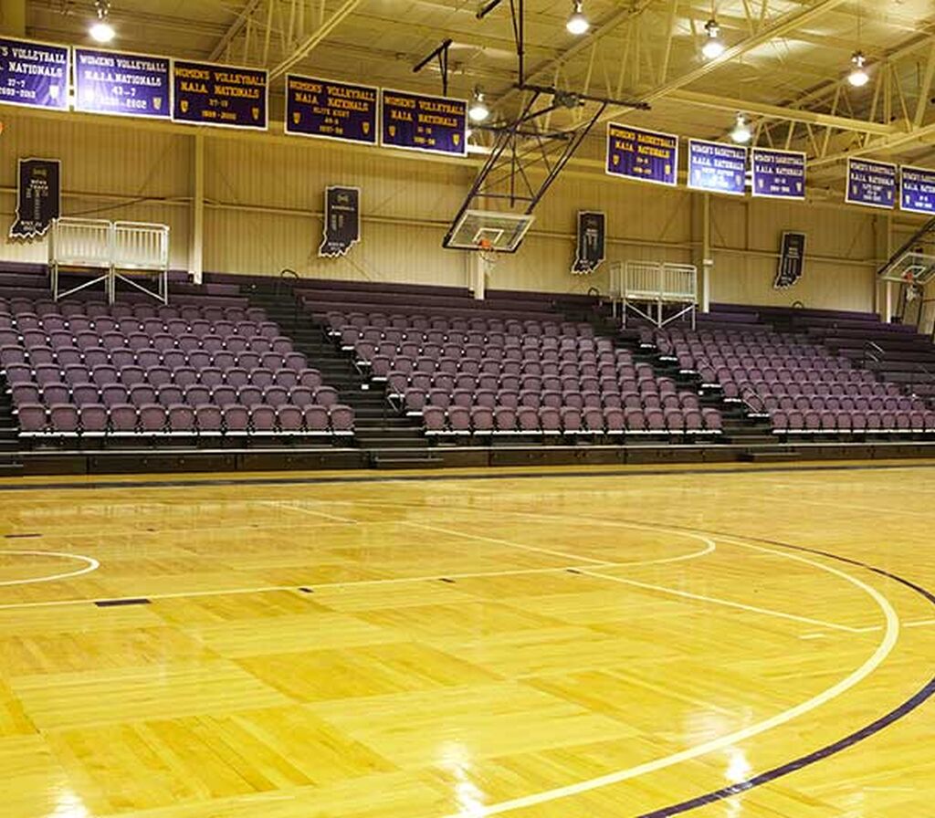 Taylor University Odle Arena with Irwin Seating model 4500 telescopic ...