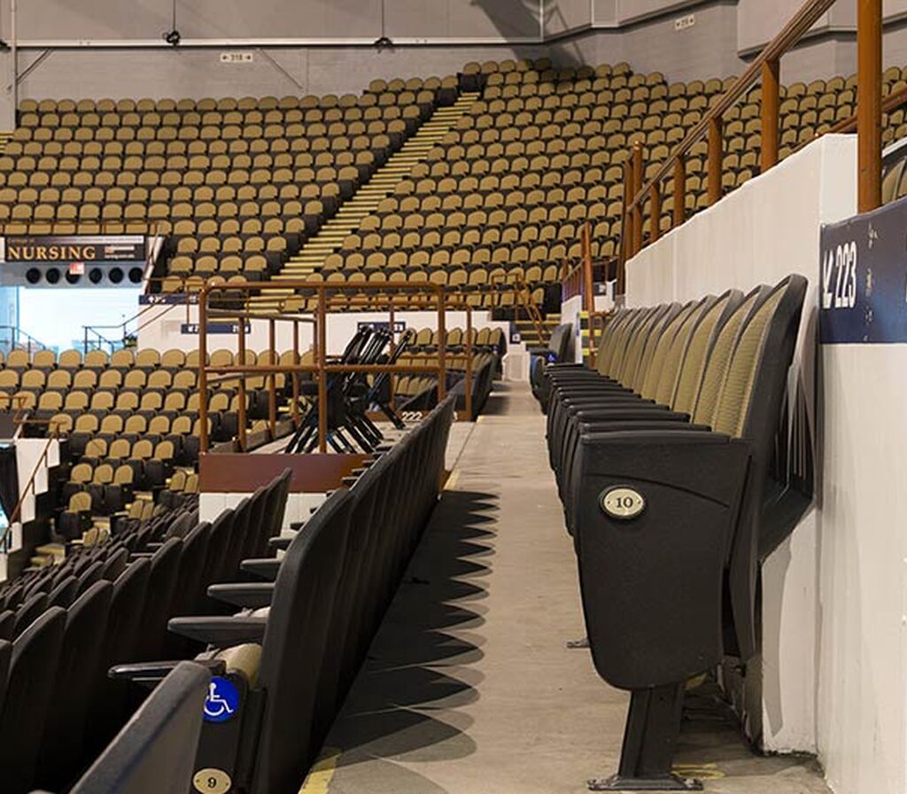 UW Milwaukee Panther Arena Irwin Seating Company (enUS)