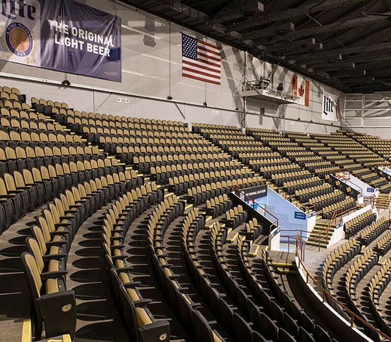 UW Milwaukee Panther Arena Irwin Seating Company (enUS)